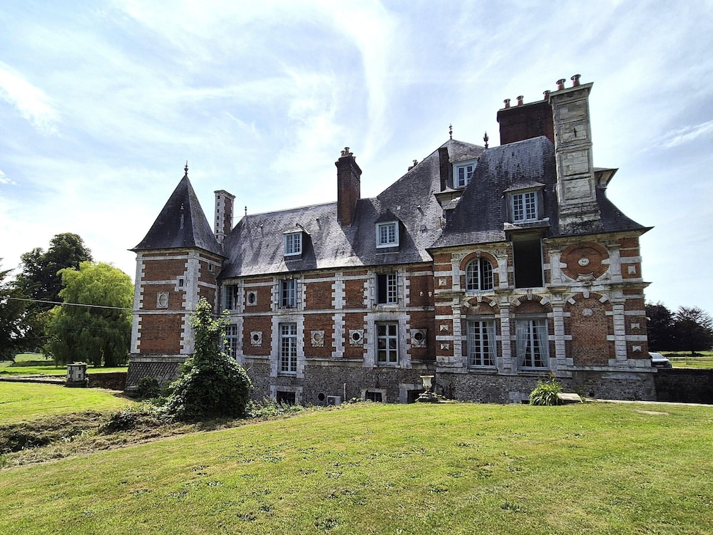 Elegant Chateau Escape for 2 - Nature & Calm
