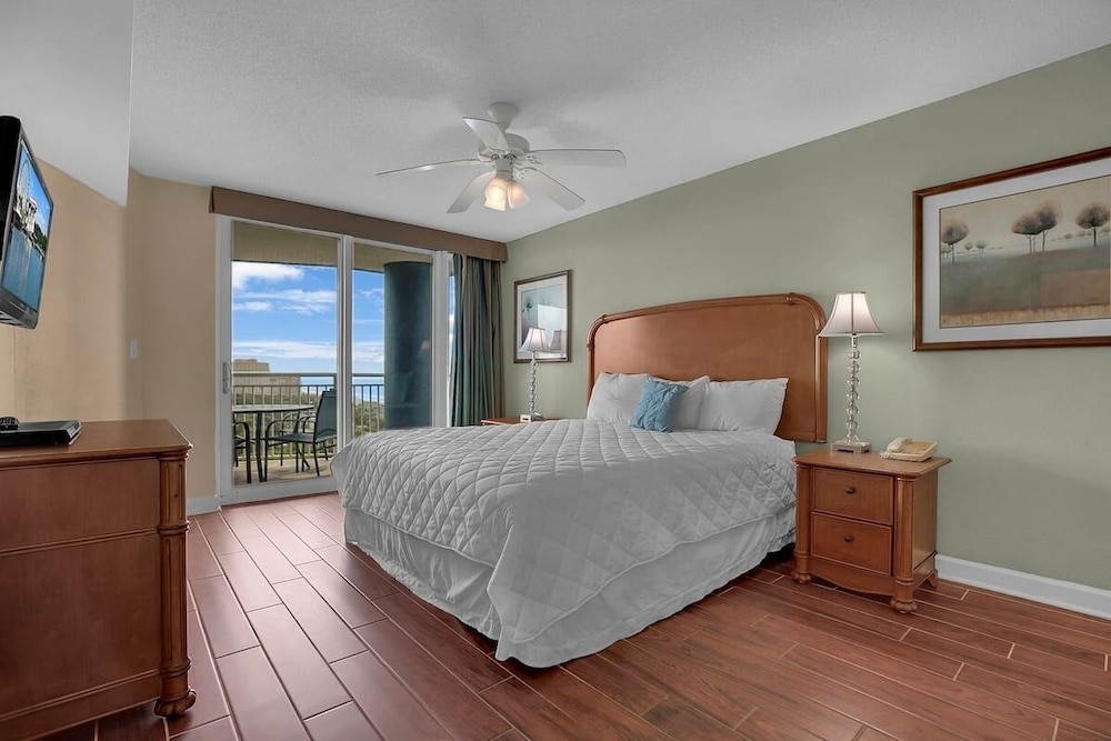 Horizon 701 3 Bedroom Condo