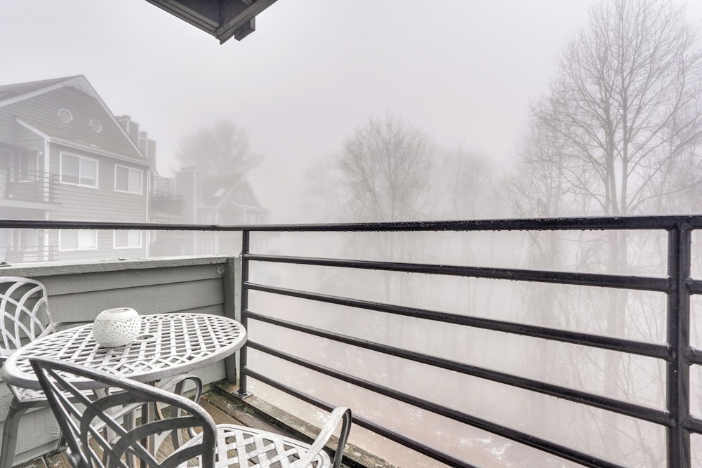 4 Mi to Dtwn Gatlinburg: Condo w/ Pool Access