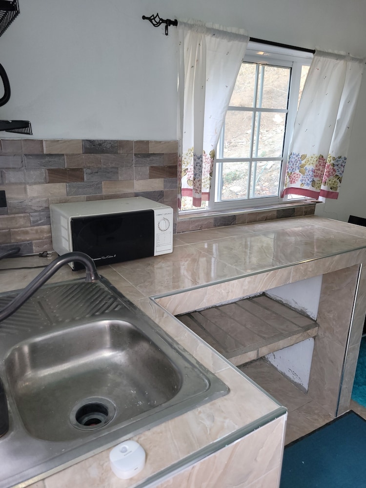 Cozy studio apartment with private parking