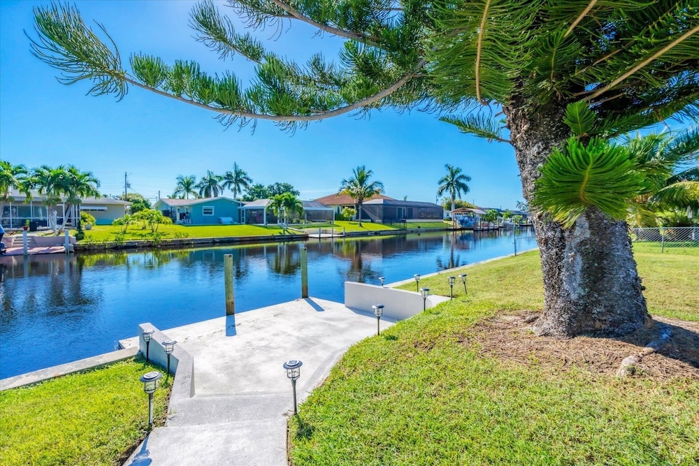 Cape Coral 3 Bedroom Private Pool Home - Canal Access 3 Home