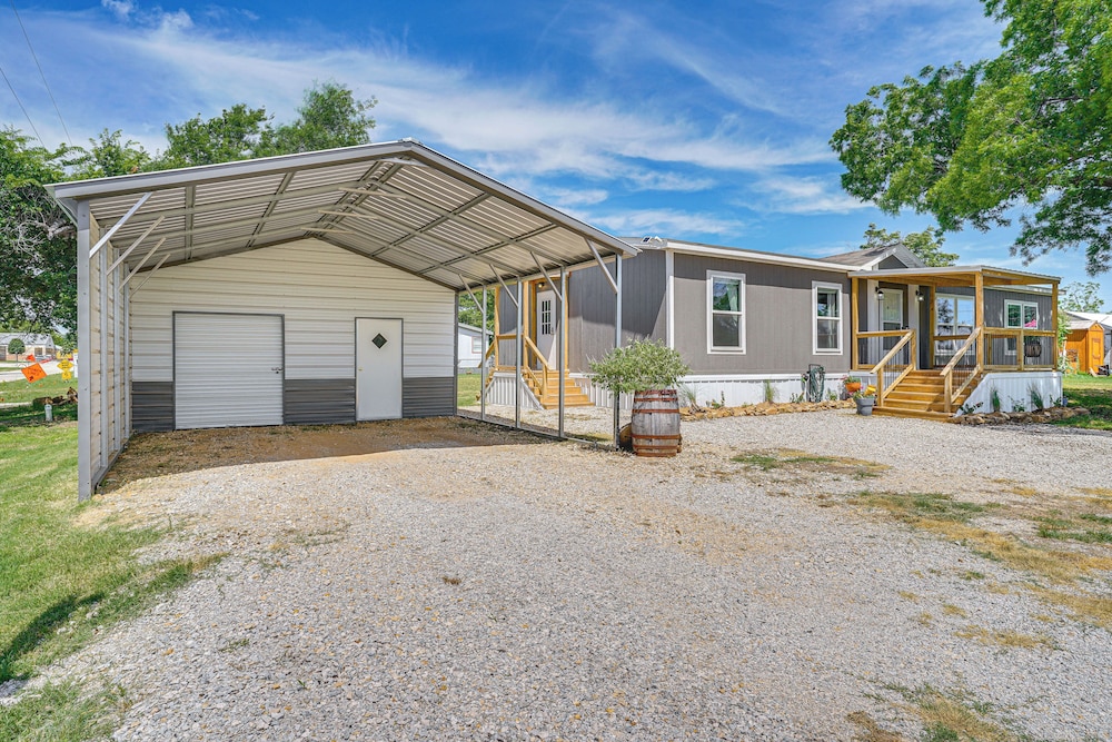 12 Mi to Possum Kingdom Lake: Graford Getaway!