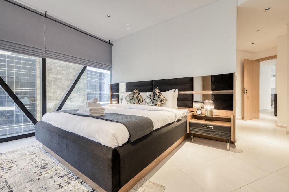 Smart and Contemporary Apt With Burj Khalifa View