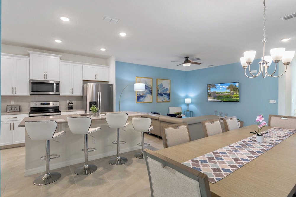 Orlando Adventure Awaits 4BR Townhouse
