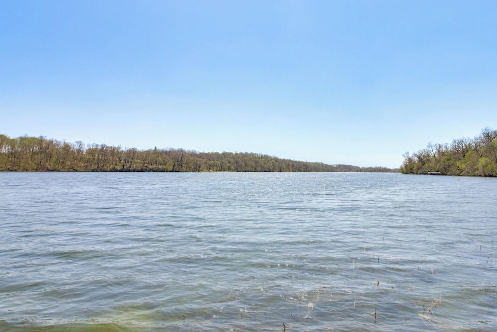 Lakefront Family Home w/ Boat Dock in Underwood
