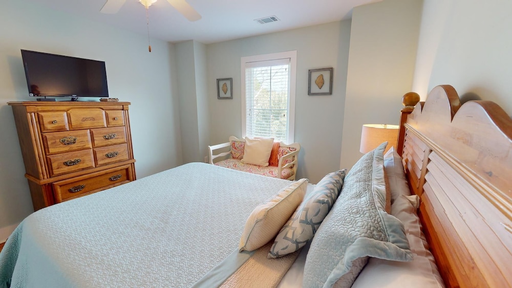 1313 6th Avenue - Rest A Shore