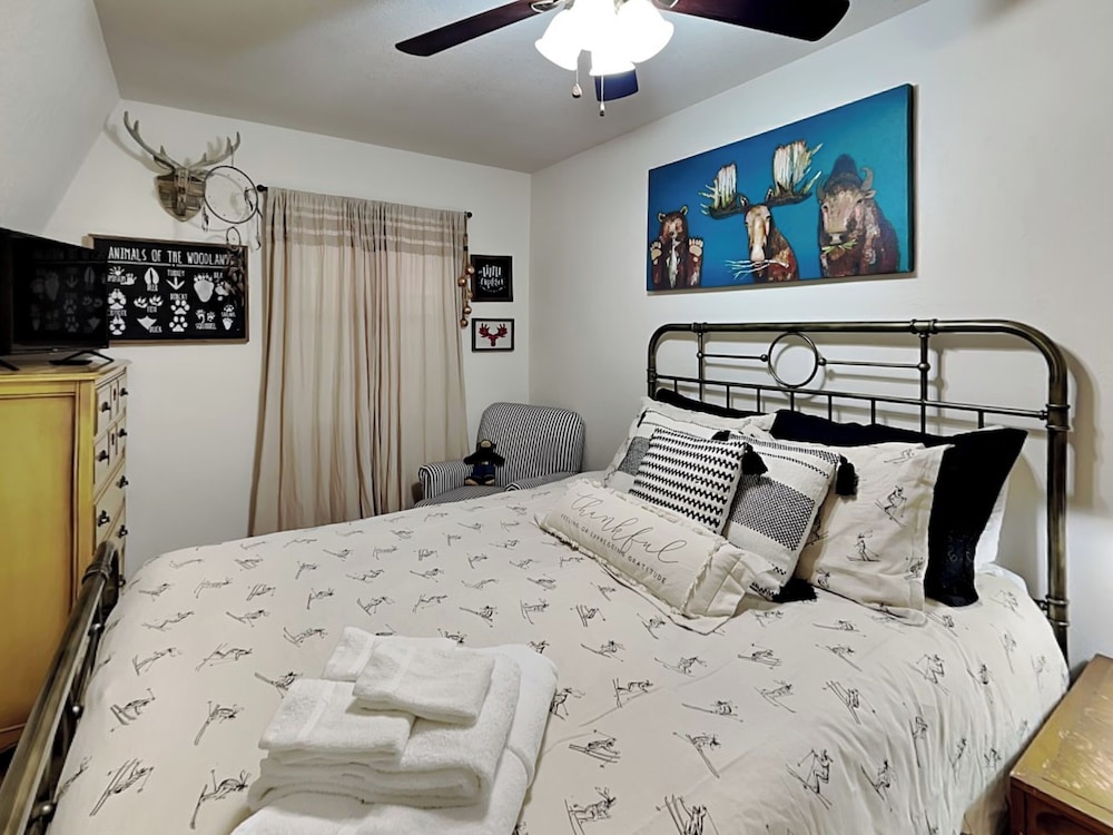 Doc's Den by Ruidoso Vacation Rentals