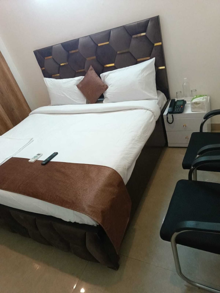 Soooper Hotel