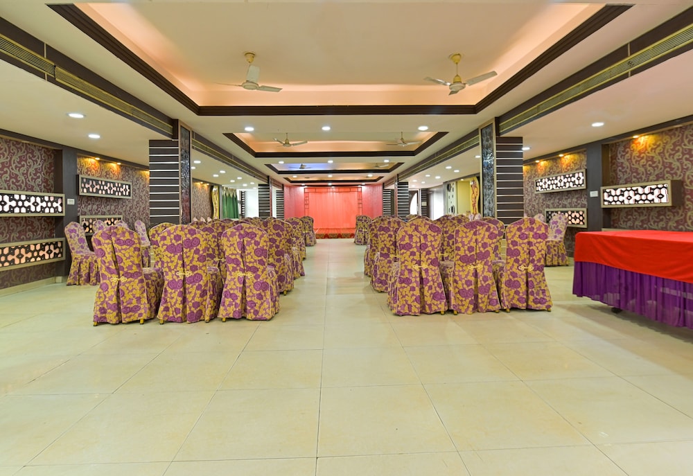The Byke Grassfield Resort With Outdoor Pool, Shyam Nagar