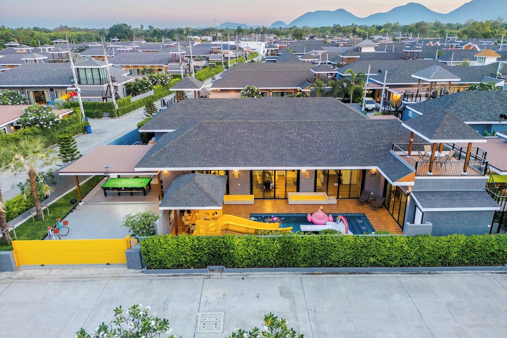 Orange Private Pool Villa, Near Cham Am Beach