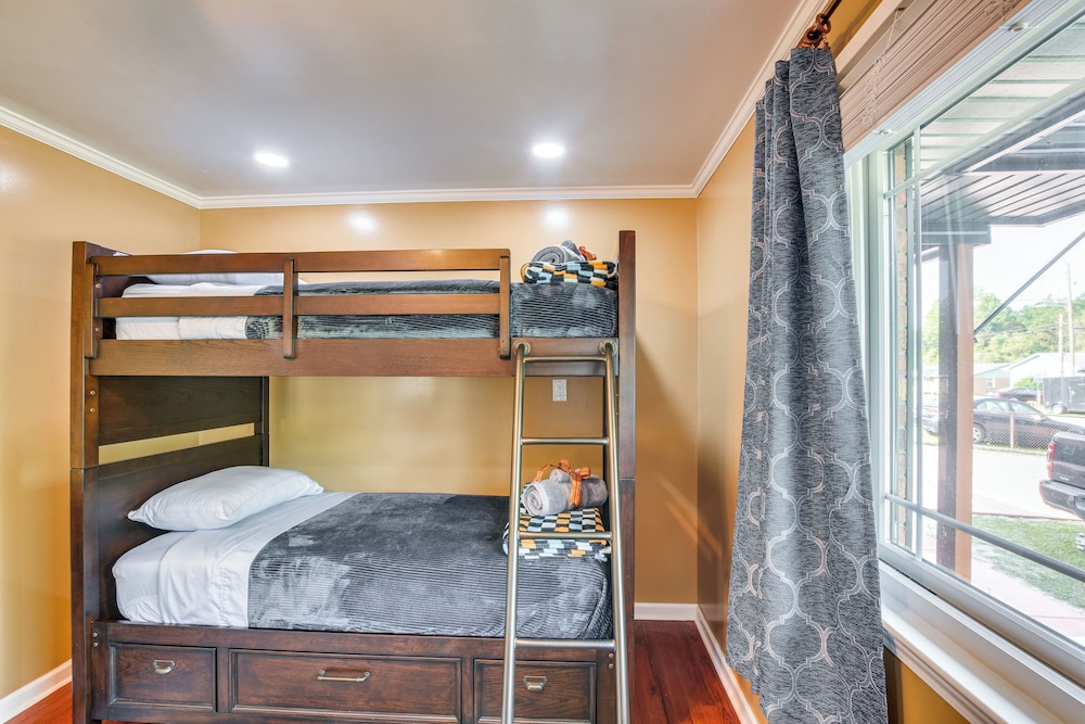 1 Mi to Fort Bragg: Family Home w/ Backyard