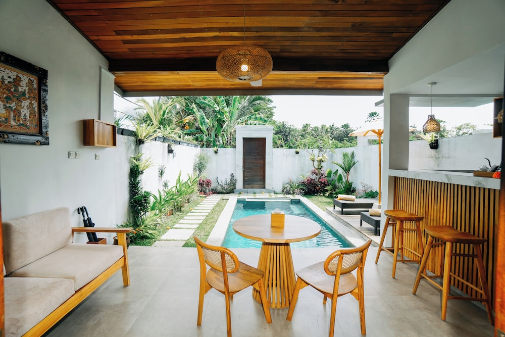 Evandari Villa