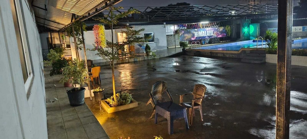 HIMALAYA POOL & RESORT