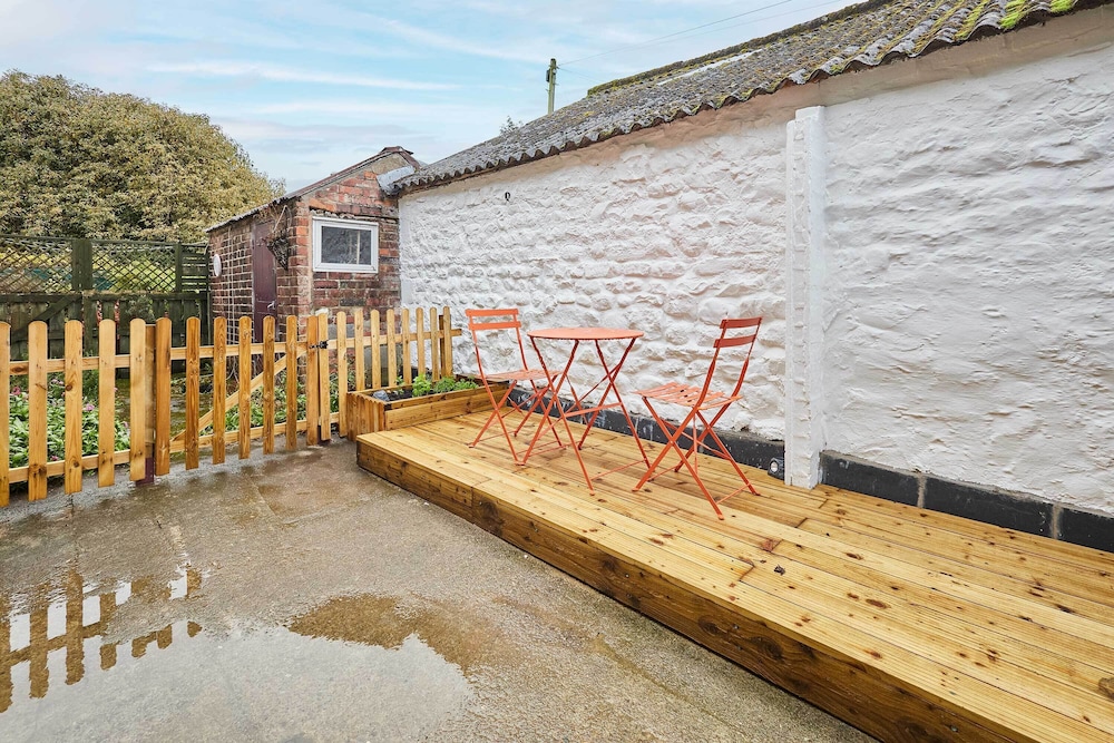 Host Stay Daisy Cottage