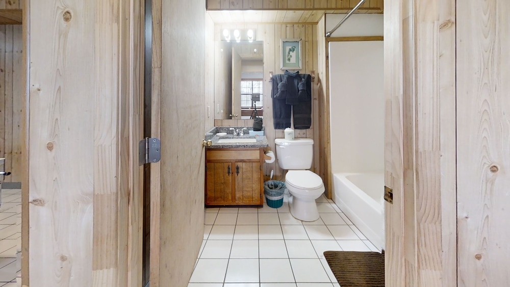 Sweet Scarlet Rose 4 Bedroom Cabin
