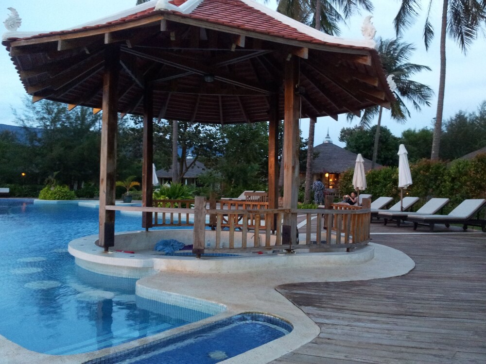 Nataya Roundhouse Coral Bay Resort and Spa
