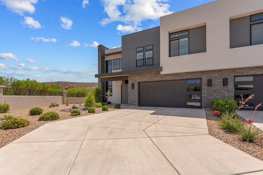 Coral Rock Vista 8 Bedroom Townhouse