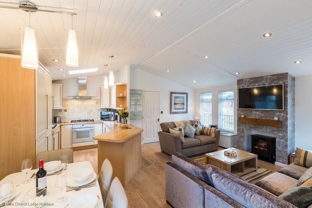 Broad Larch Lodge