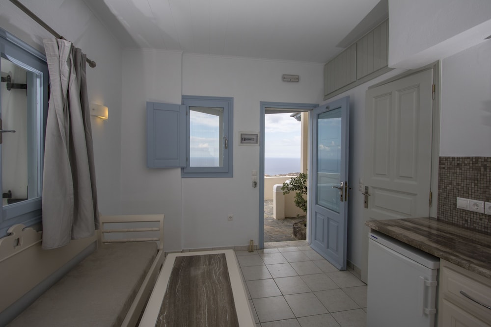Erato Apartments