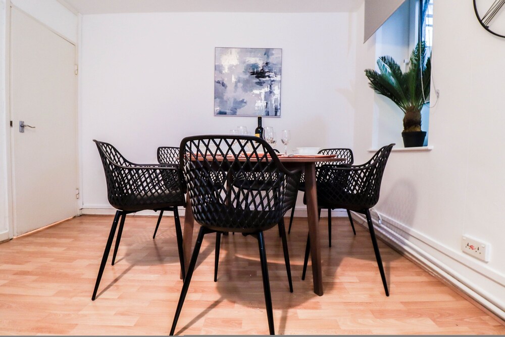 Gorgeous 3 Bedroom Hampstead Property