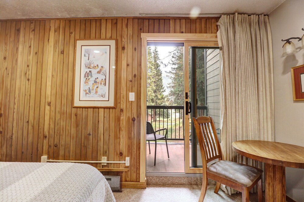 CM117H Copper Mtn Inn 1Br 1Ba Hotel Room