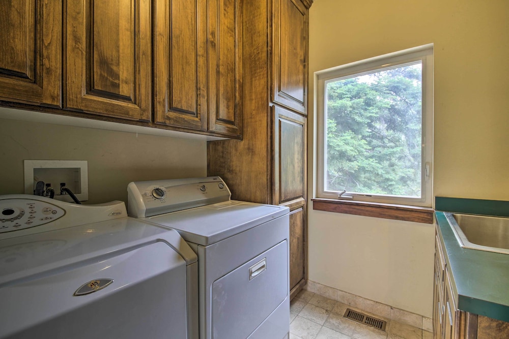 Incredible Lake Arrowhead Home w/ Views & Decks! view 5
