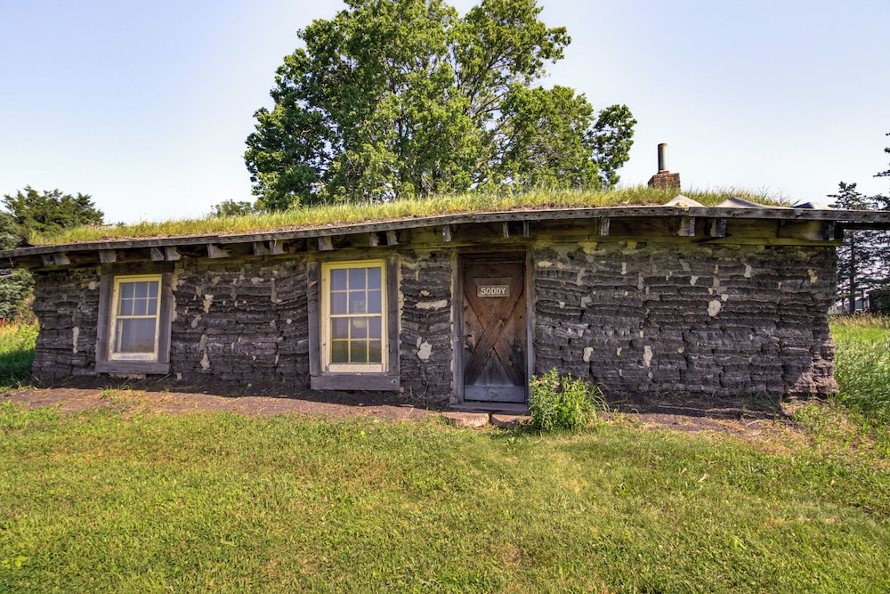 Pioneer-era Retreat in Sanborn w/ Museum Access