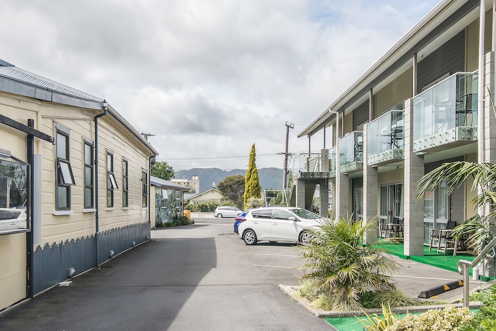 Avana Suites