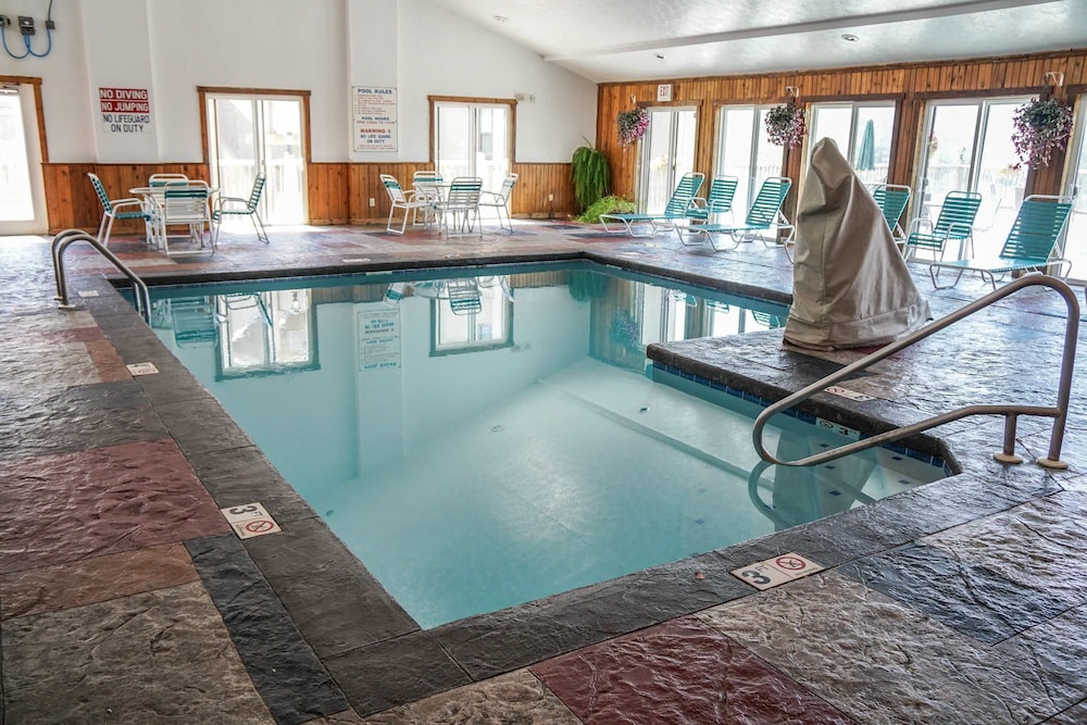 Gatlinburg Condo King Bed Pool Mountain Views