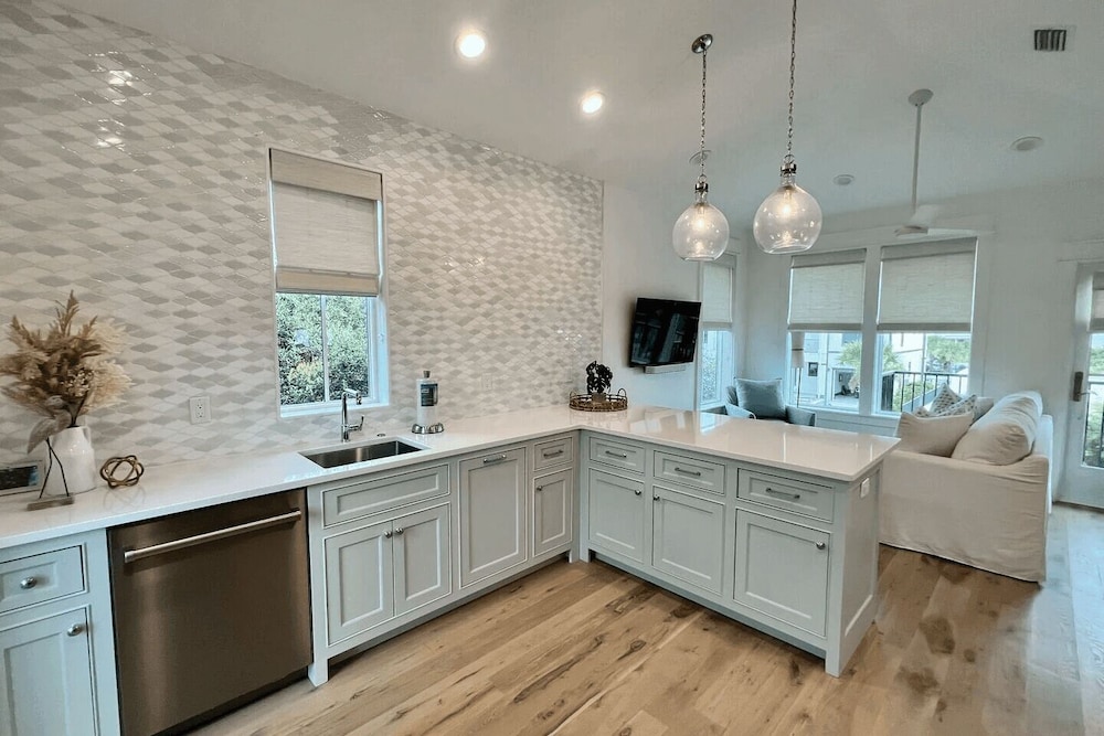 Sunset Pointe 30A by Avantstay Gulf Views, Carriage, Pool