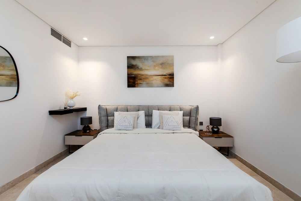 Premium 3BR with Full Burj Khalifa view