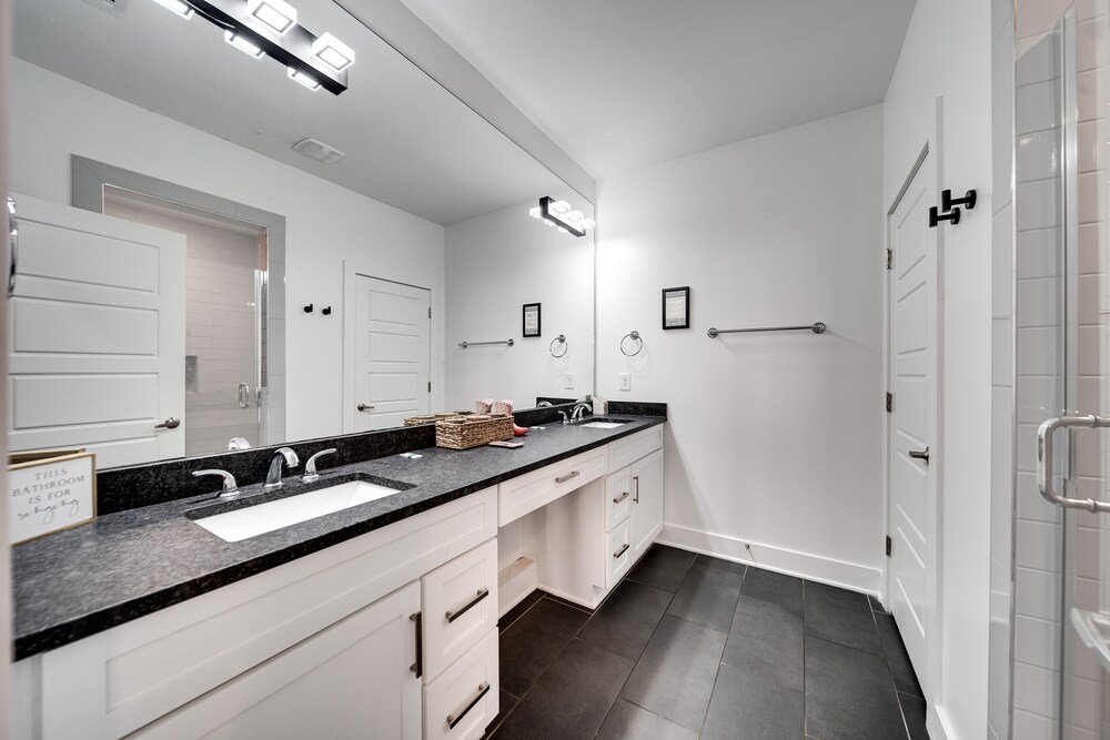 Nashville Vibes 4 Bedroom Townhouse