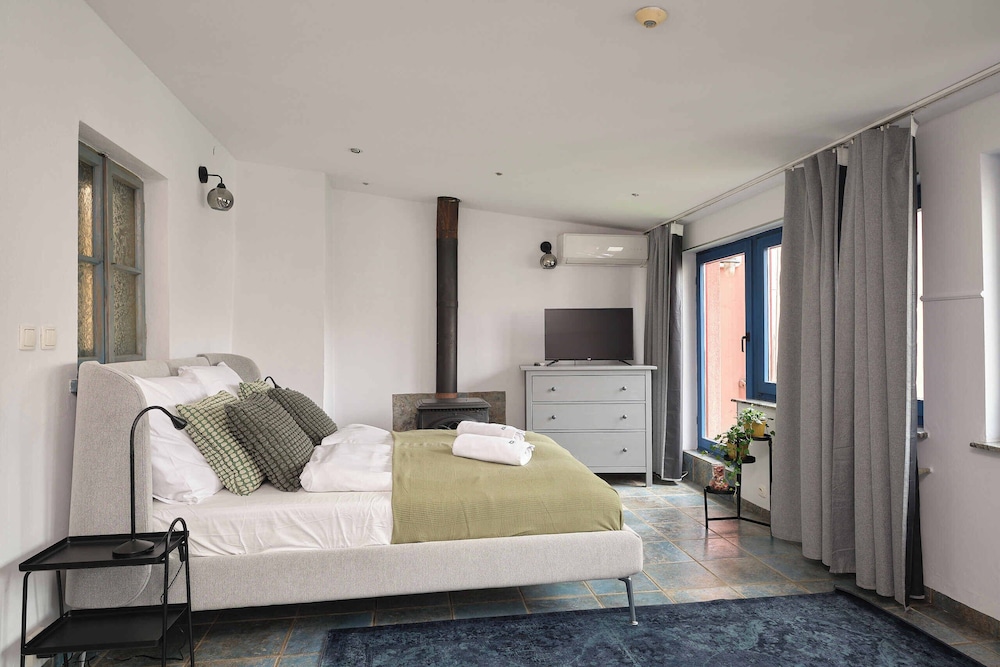 Vincent Old Town Apartments