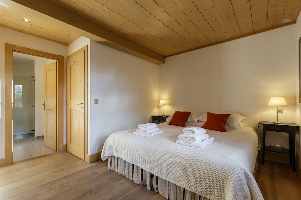 Chalet Les Tissourds 4 Central hot tub