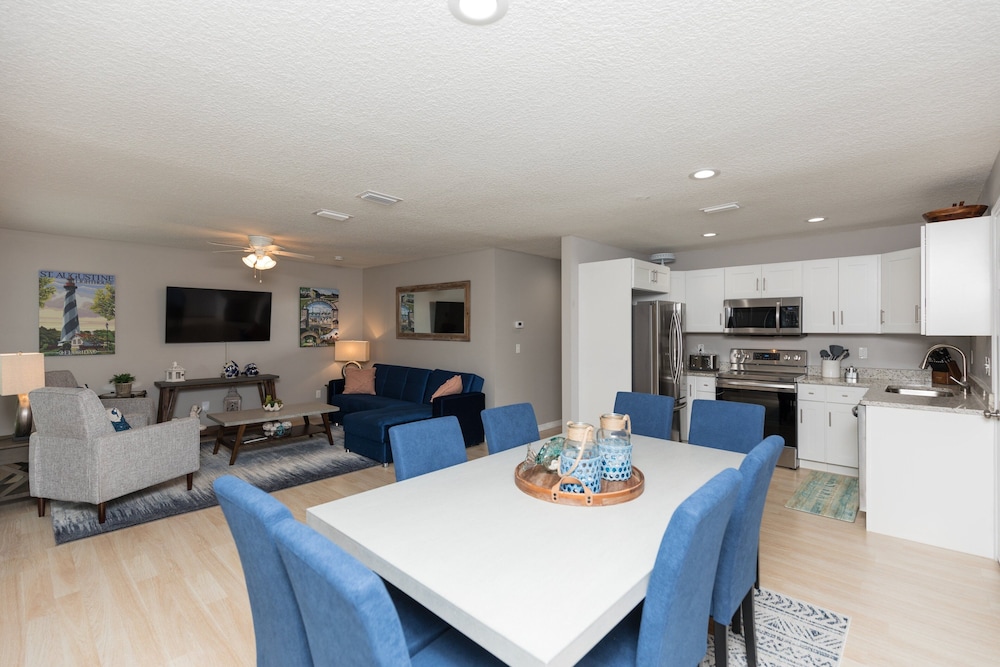 Charming Downtown Cottage 3 Bedroom Home