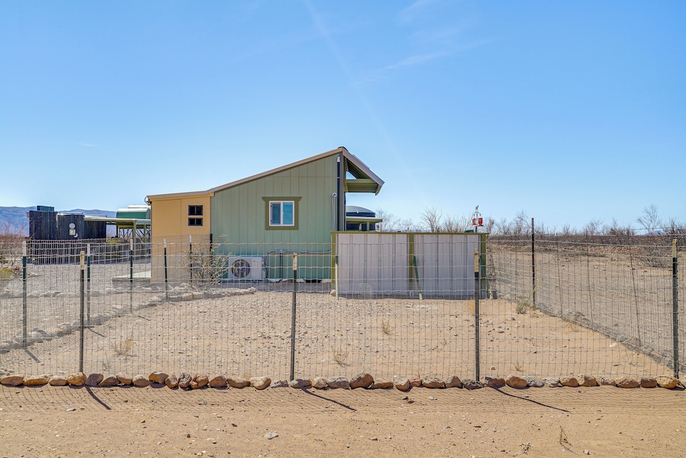 Tiny Home Studio: New Mexico Nature Retreat!