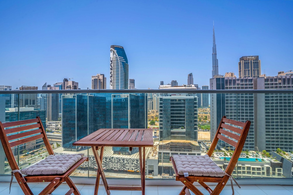 HEART OF BUSINESS BAY BURJ KHALIFA VIEW