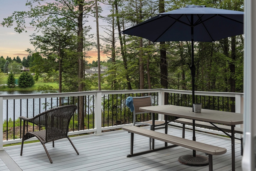 Nittany Cabin by Avantstay Lakefront, View, Firepit