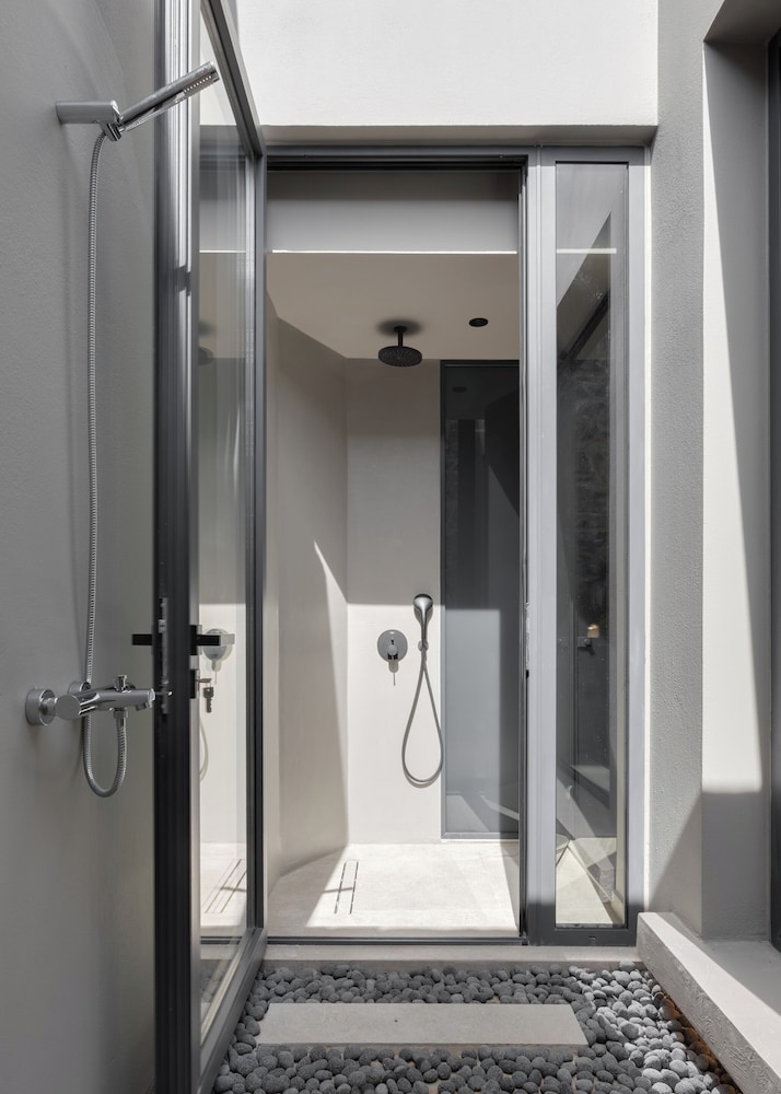 Neromai Cave Luxury Villas
