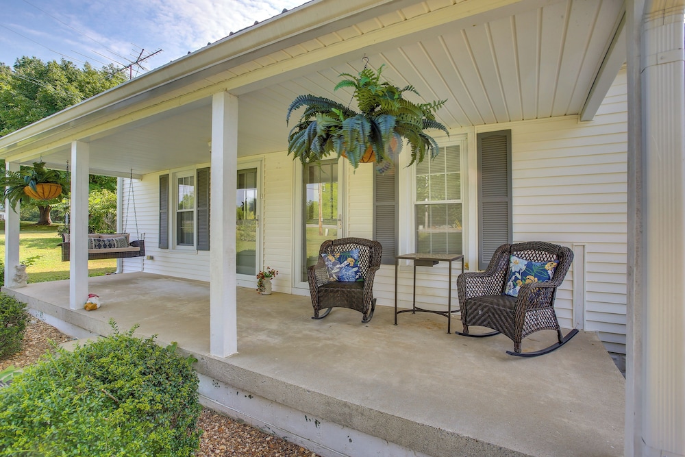 Home 9 Mi to Dtwn Springfield w/ Porch & Yard!