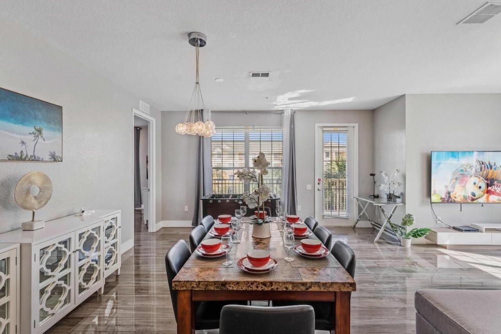 Vista Cay Swanky