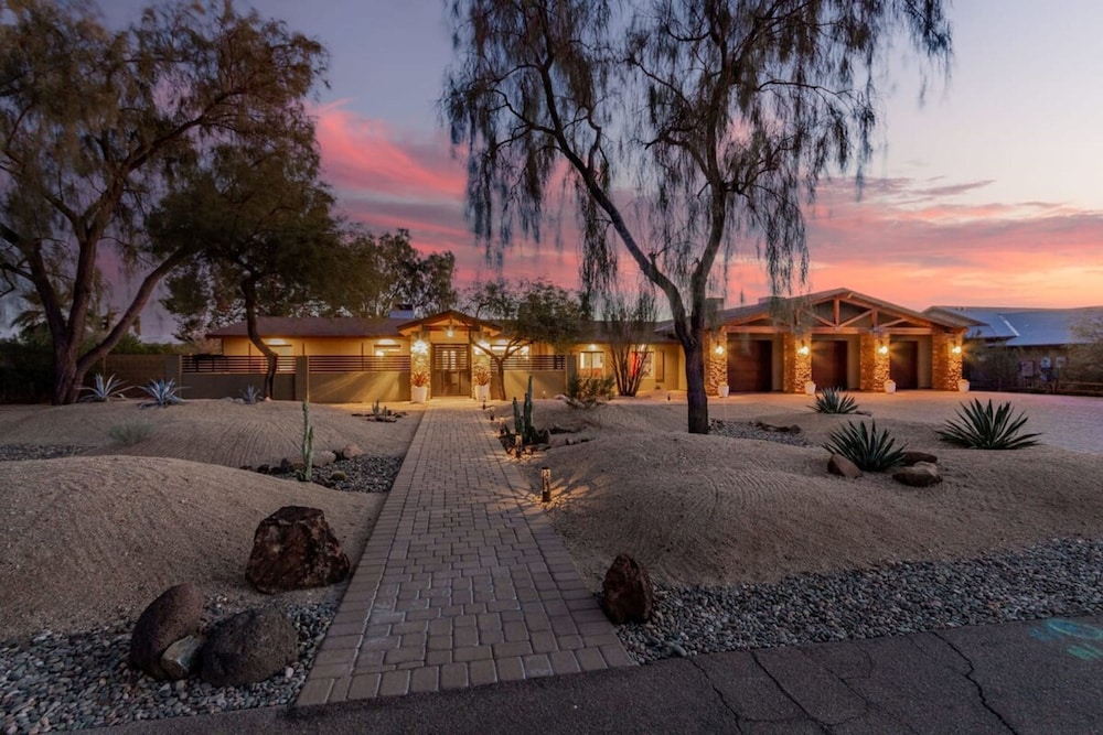 Scottsdale s Largest Hot Tub Davenport Ranch Estate