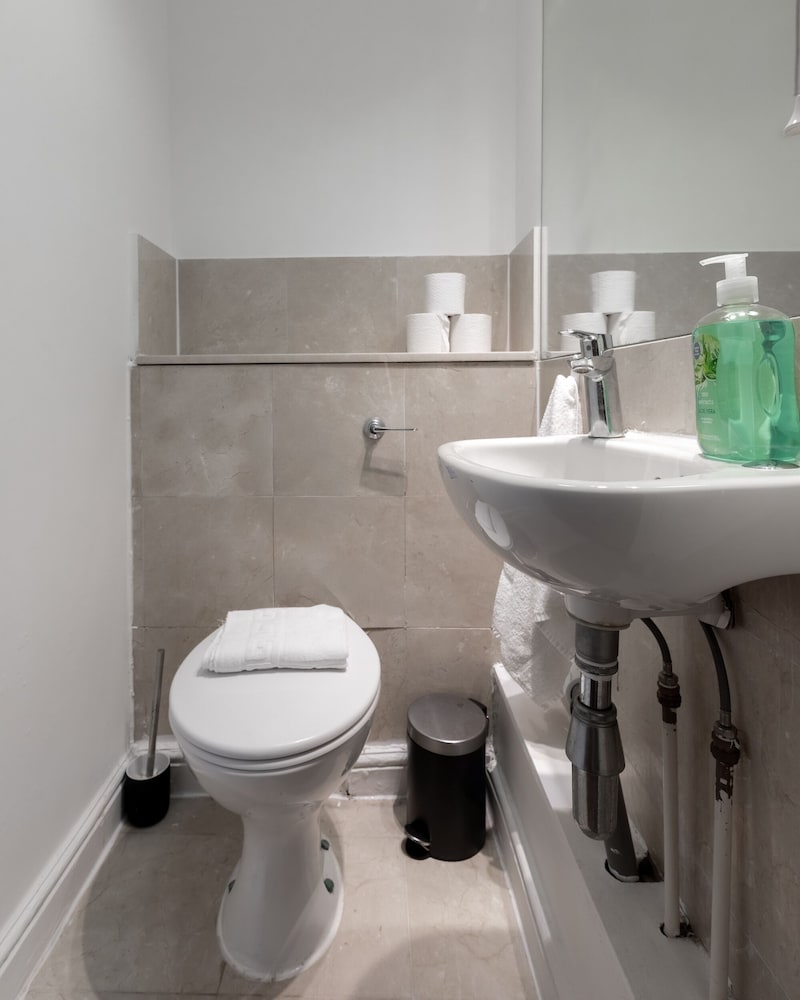 Comfy Apartments in Queensway