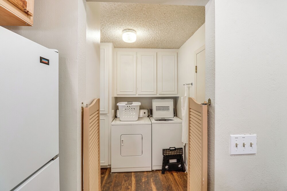 Spacious Decks: Family Pinetop Country Club Home