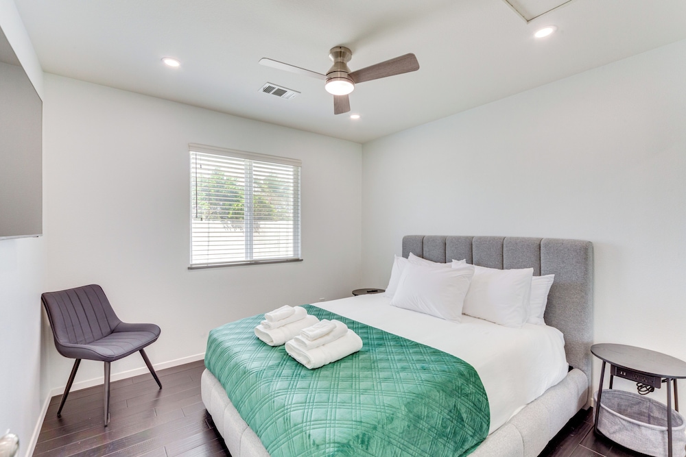 Outdoor Entertainment: Palm Springs Group Escape