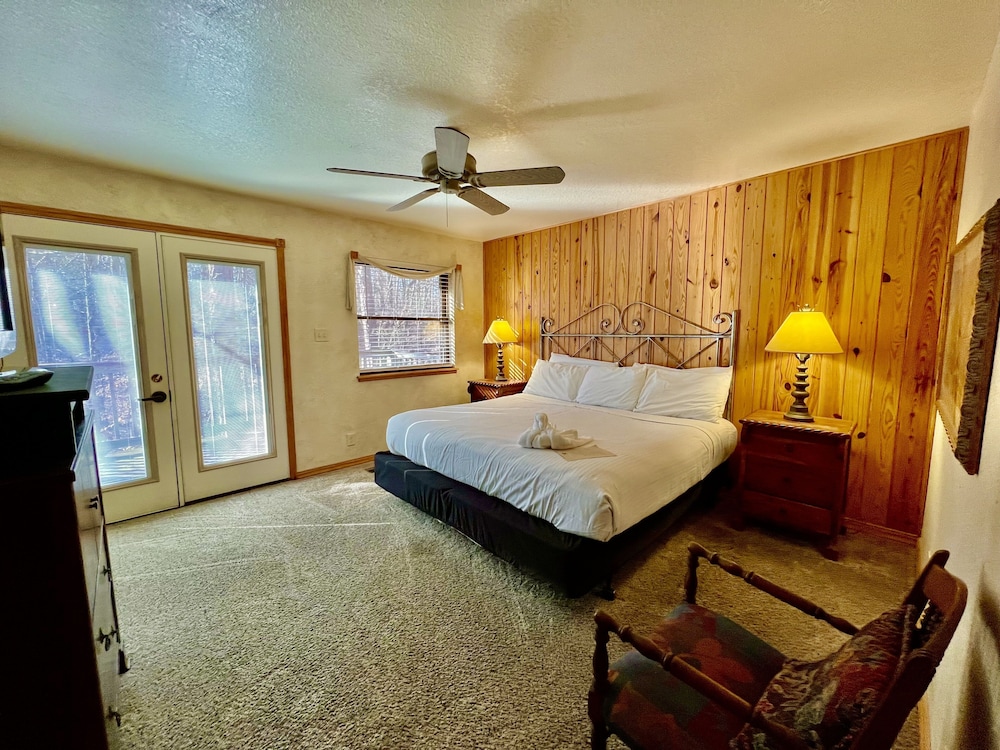 Forest View two bedroom, two bath Harbor North luxury loft cottage with private hot tub o Lake on Ouachita. by RedAwning view 2