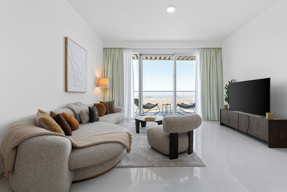 Maison Privee - Coastal Living w/ Uninterrupted Sea and Palm Views