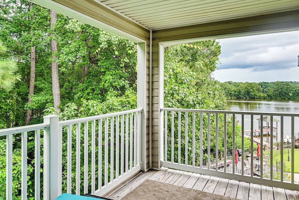 Lake & Pool Access, Home Gym: Fayetteville Condo!