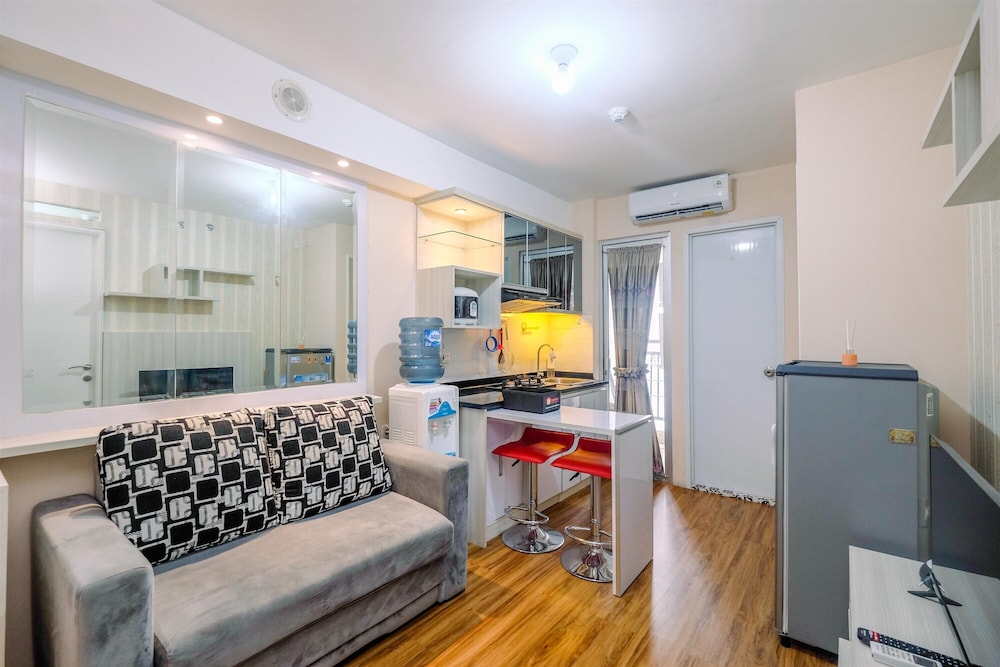 Beautiful 2Br Bassura City Apartment Next To Bassura Mall view 2