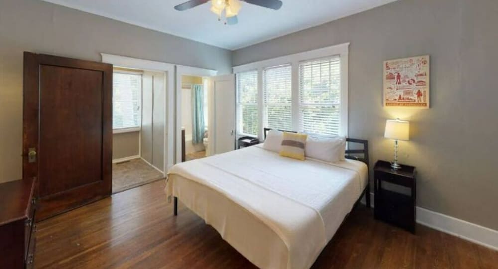 Large Group Downtown Rental - Westend view 5
